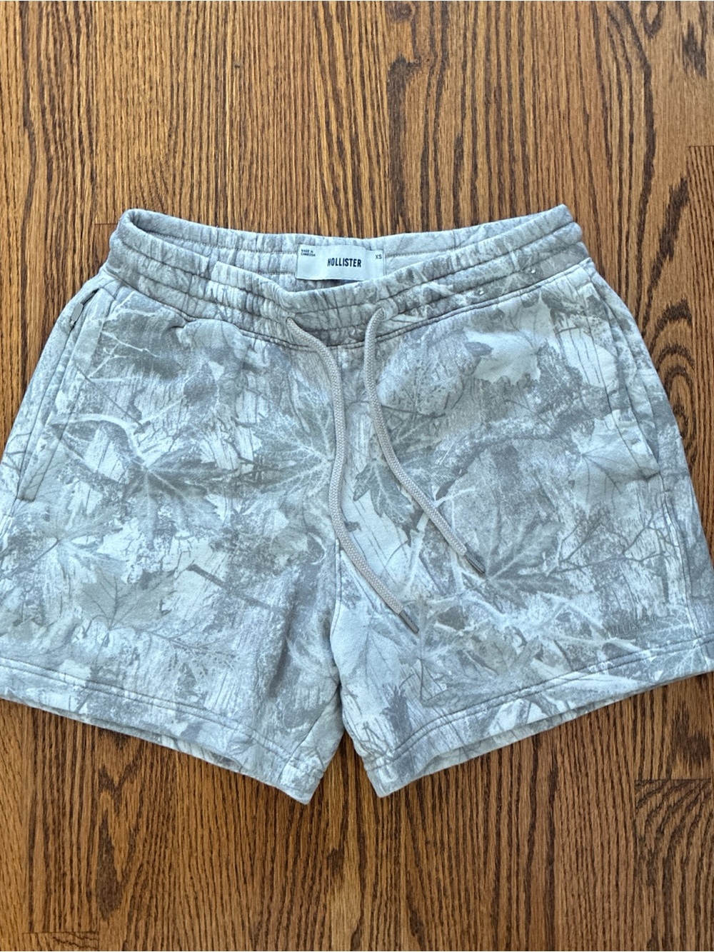 Hollister Men's Light Gray Camouflage Drawstring Athletic Shorts